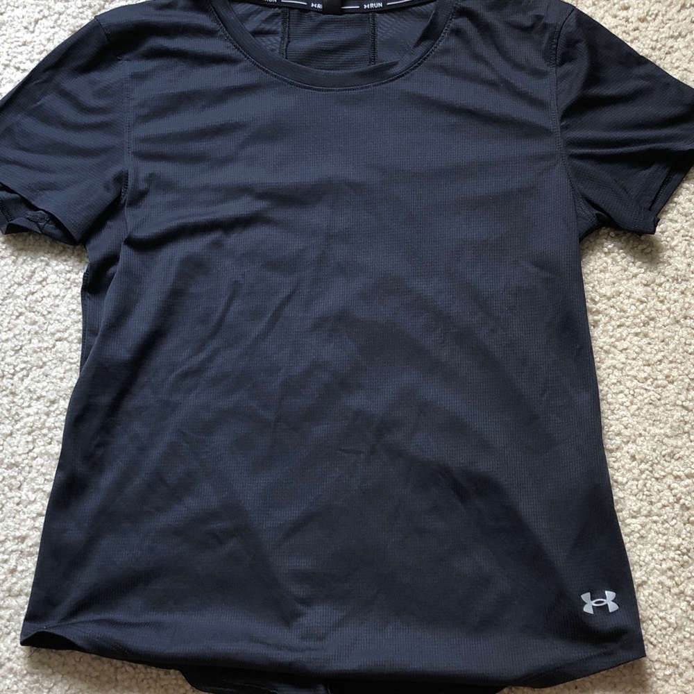 Under Armour black moisture wicking tshirt w/grey logo